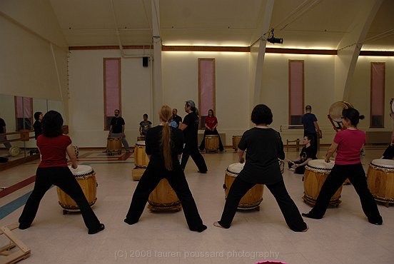 Students learning Taiko with Odaiko New England