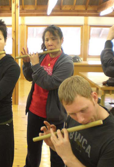 members of Odaiko New England learning Japanese flute at the Shidara residency 2009