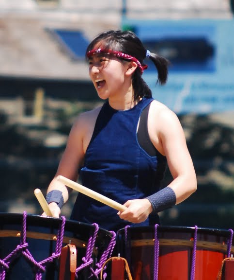 Kristen Koyama playing Yui at the Blackships Festival in 2009