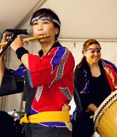 Tanya plays fue at Newmarket